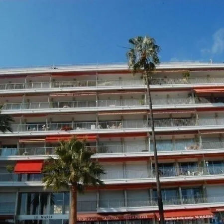 Dernier Etage Proche Plages 1 Appartement *